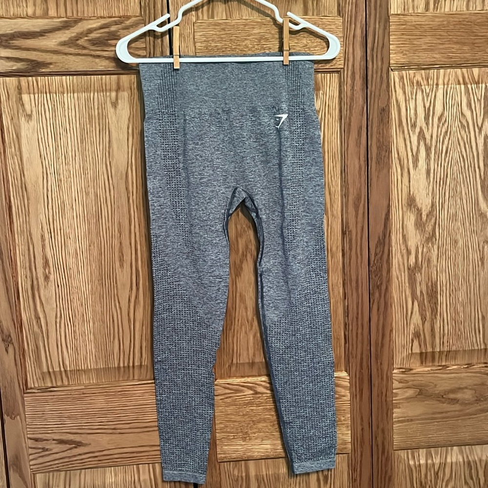 Blue workout leggings.